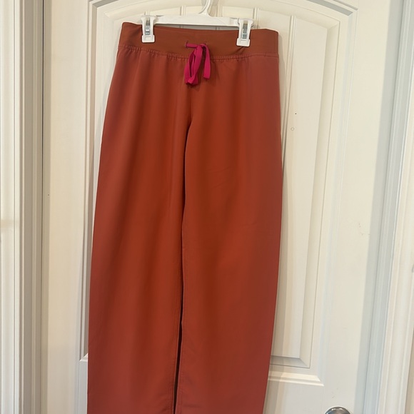 Top & pants, beautiful terracotta FIGS. No stains, no holes, like new :) - Picture 2 of 3